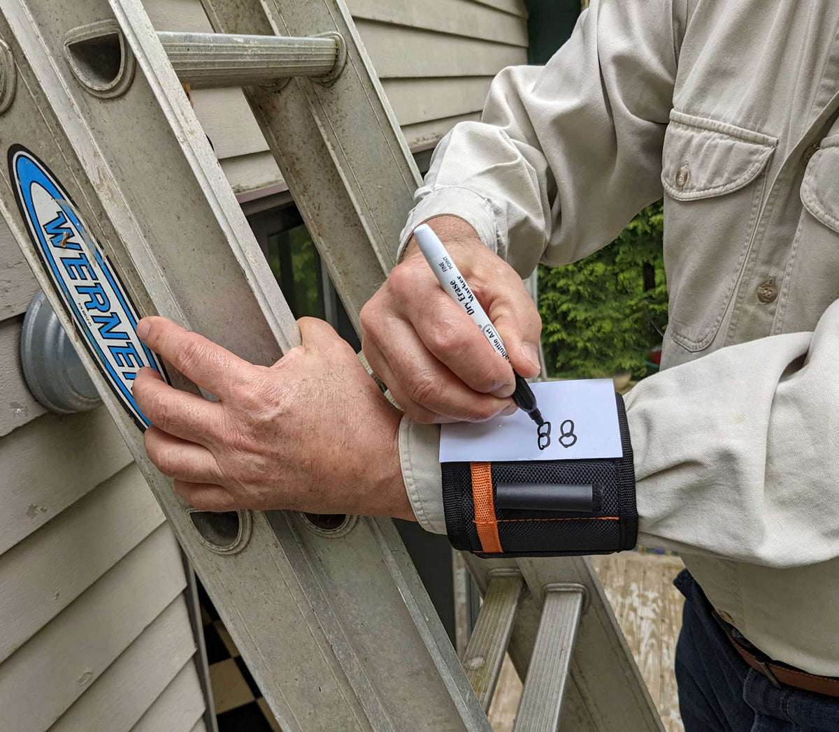 ALZO Magnetic Wristband tool belt helper holder - with magnetic note card - a great gift for Men and Women