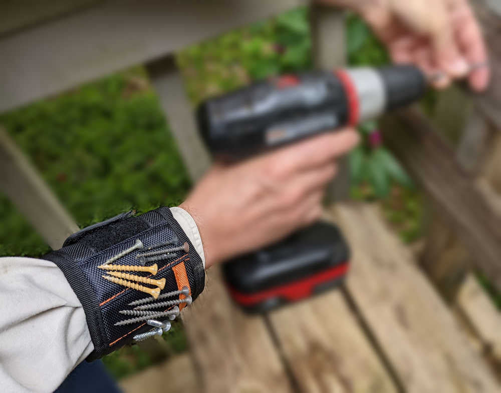 ALZO Magnetic Wristband tool belt helper holder - with magnetic note card - a great gift for Men and Women