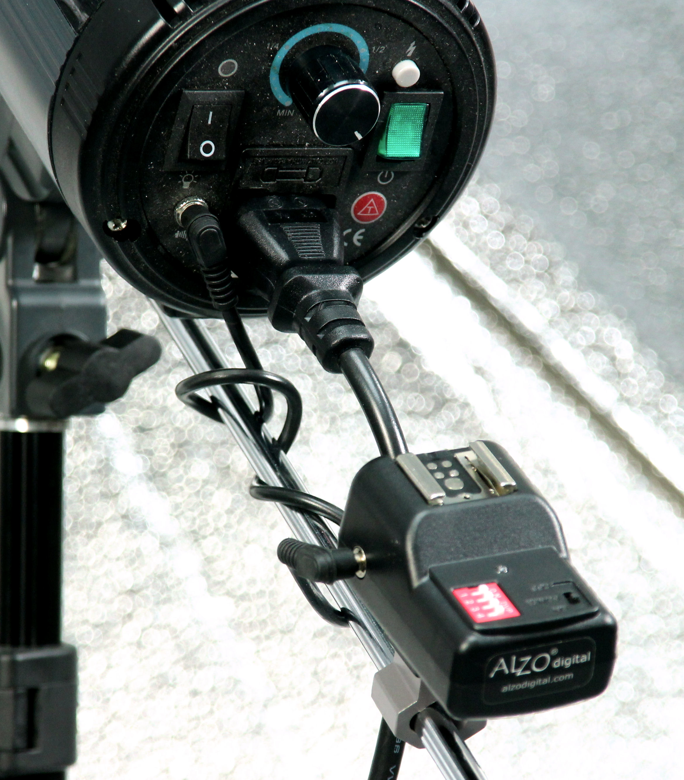 ALZO Umbrella Clamp with 1/4 x 20 Screw - ALZO Digital