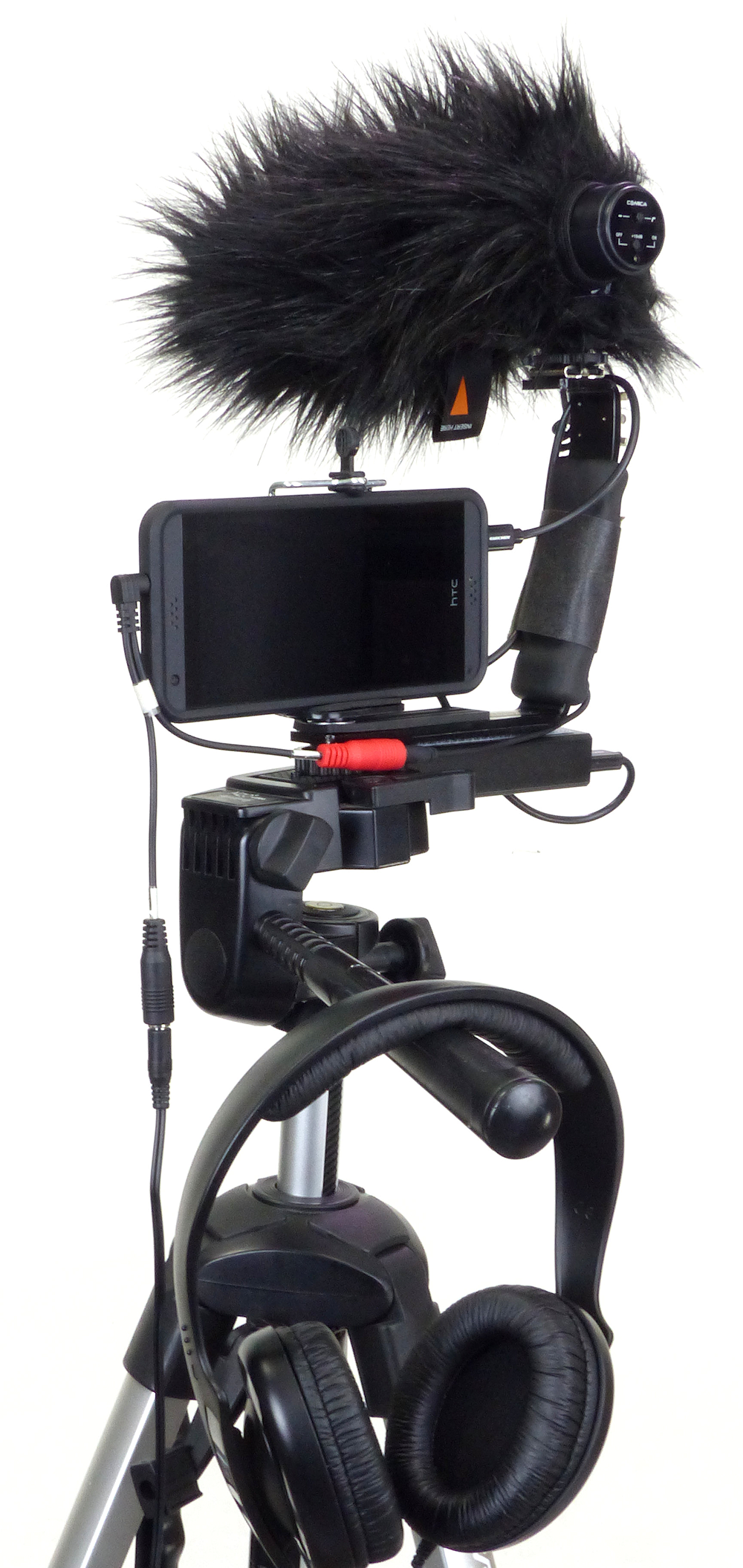 Smartphone Streaming Video Rig with COMICA CVM-V30 Shotgun Microphone and Breakout Cord on stand with wind muff