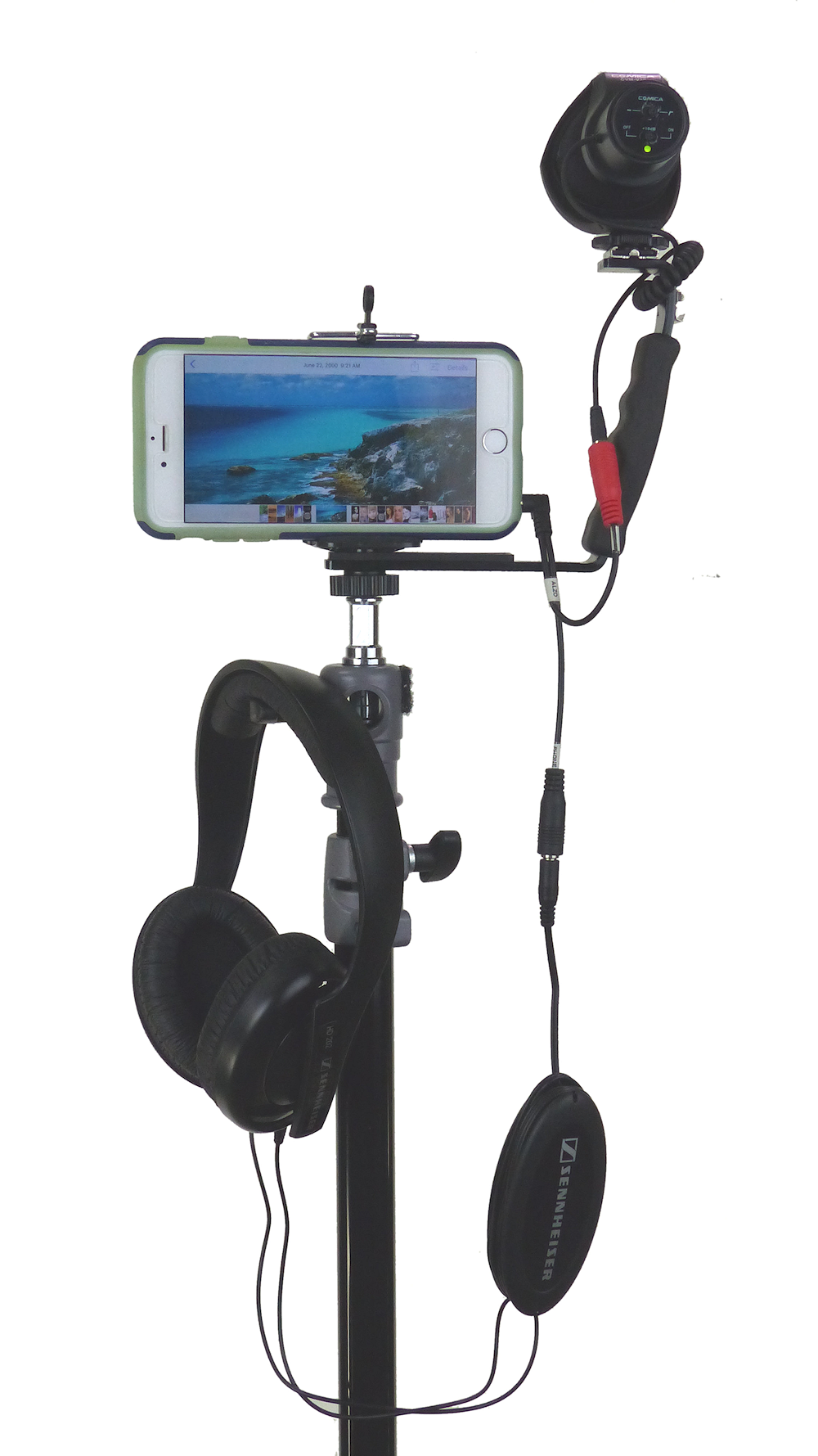 Smartphone Streaming Video Rig with COMICA CVM-V30 Shotgun Microphone and Breakout Cord on stand