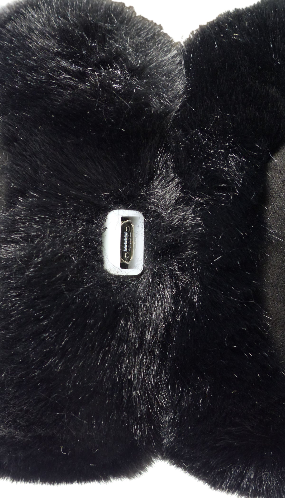 Image depicting the Alzo Bluetooth Earmuff Headphones USB charge port