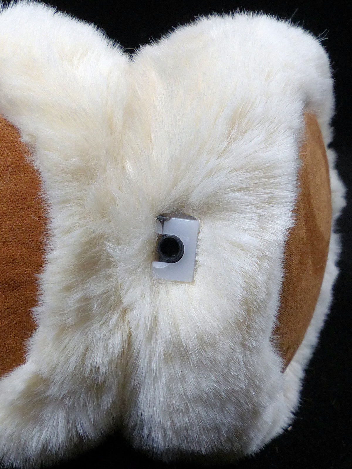 Image depicting the Alzo cream Bluetooth Earmuff Headphones TRS audio port